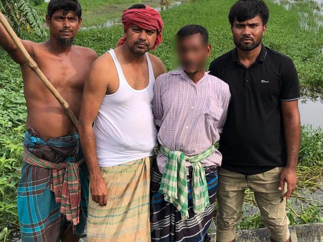 জেলের ছদ্মবেশ ধরে এসিড নিক্ষেপকারীকে ধরলো ঝিকরগাছা থানা পুলিশ