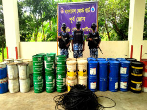 চট্টগ্রামে কোস্ট গার্ড এর অভিযানে ১০ লক্ষ টাকার মালামাল উদ্ধার