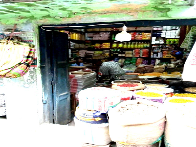যশোরে মুদি ব্যবসার আড়ালে অরবিন্দের নিষিদ্ধ পলিথিনের রমরমা ব্যবসা!
