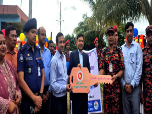 দুর্যোগ মোকাবিলায় খাগড়াছড়িতে নৌযান হস্তান্তর