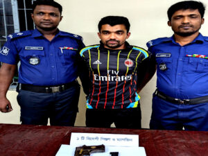 ঝিকরগাছায় অস্ত্রসহ সন্ত্রাসী রয়েল গ্রেফতার