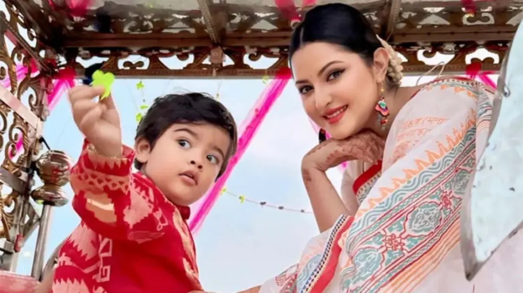 জন্মদিনে ছেলের জন্য দোয়া চাইলেন পরীমণি