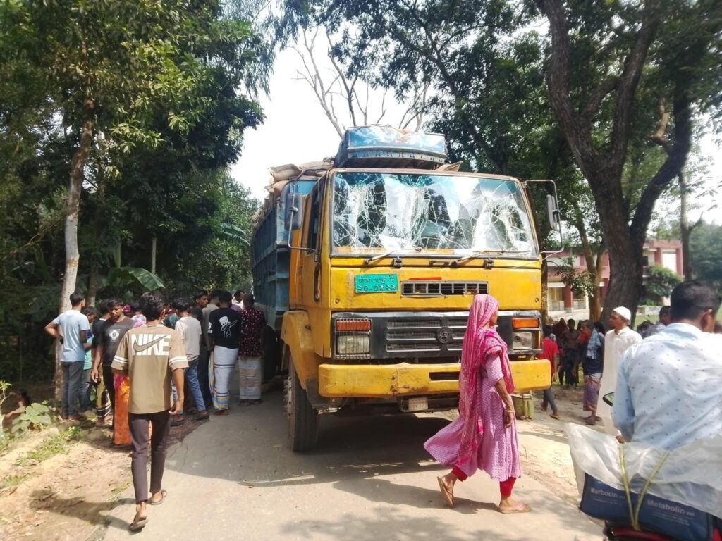 গোবিন্দগঞ্জে ট্রাক চাপায় এক বাইসাইকেল আরোহী নিহত