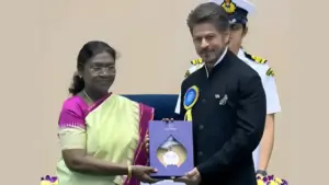 জাতীয় পুরস্কার গ্রহণ করলেন অভিনেতা শাহরুখ খান