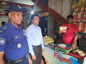 রুপদিয়া বাজারের দুই মিষ্টি বিক্রেতাকে জরিমানা