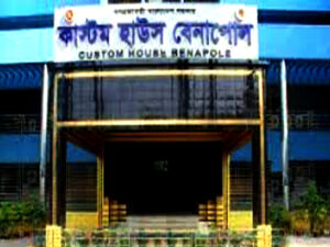 বেনাপোল বন্দরে আবারো ঘোষণা বর্হিভূত পণ্য চালান আটক