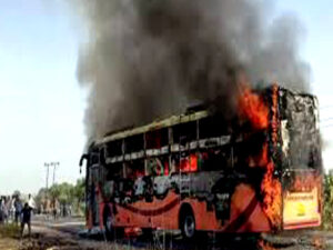 ভারতে যাত্রীবাহী বাসে আগুন লেগে ২০ জনের মৃত্যু