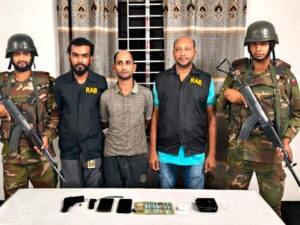 উখিয়ায় সেনাবাহিনীর যৌথ অভিযানে অস্ত্র ব্যবসায়ী আটক