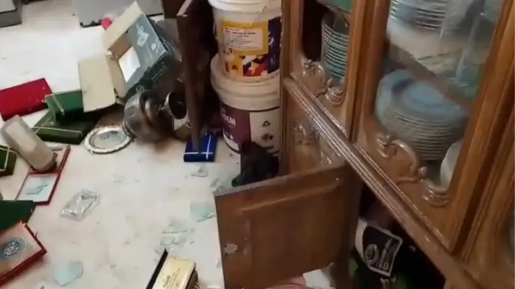 সাবেক রাষ্ট্রপতি মোঃ আবদুল হামিদের বাড়িতে হামলা ও ভাঙচুর