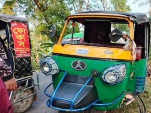 দুমকিতে সড়ক দুর্ঘটনায় আহত-৫