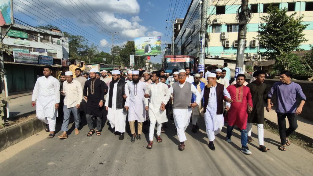 হাদিকে হত্যার প্রতিবাদে বিক্ষোভে উত্তাল খাগড়াছড়ি