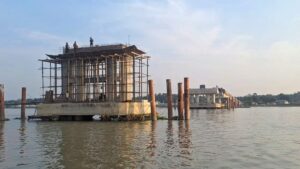 নবগঙ্গা নদীতে নির্মাণাধীন বারইপাড়া সেতুর কাজ ৮ বছরেও শেষ হয়নি