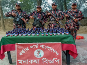 চাঁপাইনবাবগঞ্জ সীমান্তে বিপুল পরিমান নেশাজাতীয় সিরাপ জব্দ