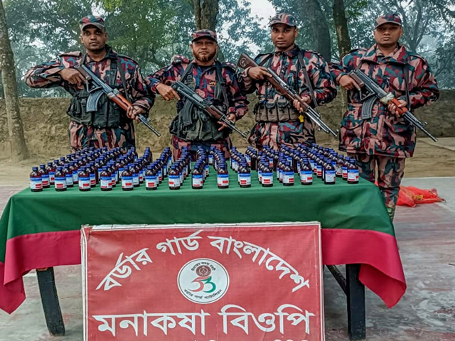 চাঁপাইনবাবগঞ্জ সীমান্তে বিপুল পরিমান নেশাজাতীয় সিরাপ জব্দ