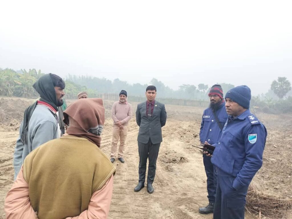 ফরিদপুরে ফসলি জমির মাটি কাটায় এক্সকেভেটর মালিককে জরিমানা