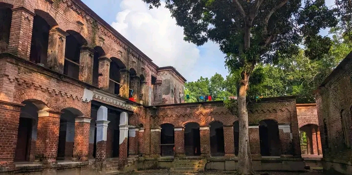 নড়াইলের ডাঃ নীহার রঞ্জন গুপ্তের শেষ স্মৃতি চিহ্নটুকু হারিয়ে যেতে যেতে বসেছে