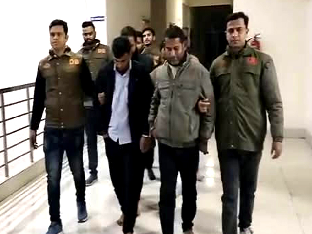 দিনাজপুরে শিক্ষক নিয়োগ পরীক্ষায় অসদোপায় অবলম্বনের দায়ে গ্রেফতার ১৮