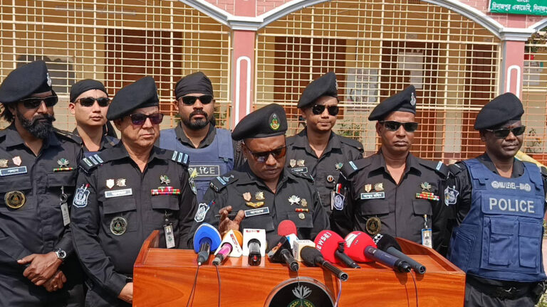 নিরাপত্তা পরিকল্পনা নিয়ে দিনাজপুরে র‍্যাবের ব্রিফিং