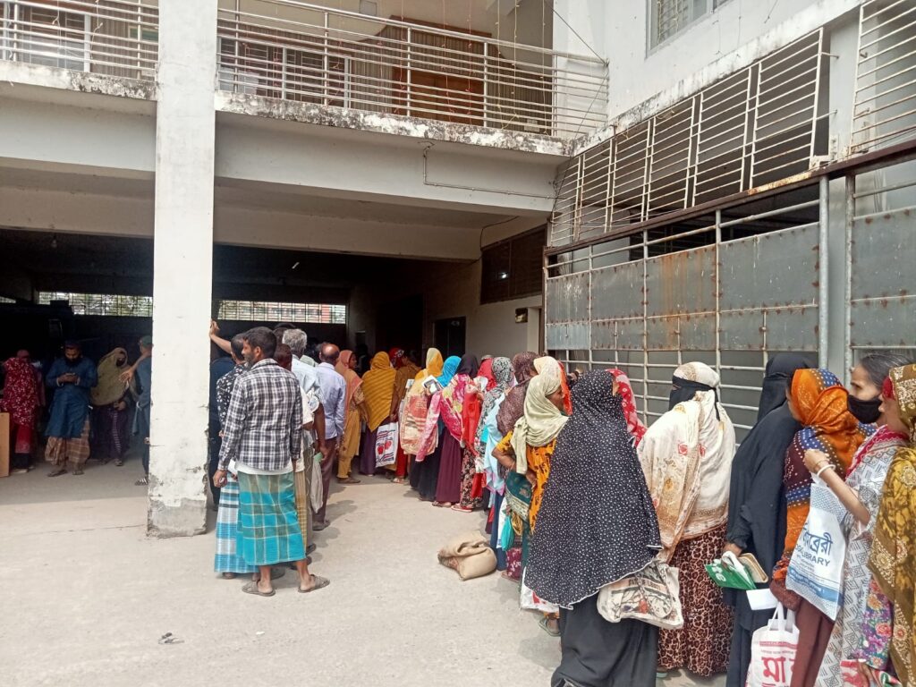 গোপালগঞ্জে ঈদ উপহার হিসেবে ১০ কেজি চাল পেল চার হাজার পরিবার