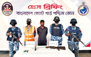 কোস্ট গার্ডের অভিযানে অস্ত্র ও গোলাবারুদ সহ আটক-১