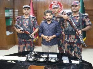 যশোরে ডায়মন্ডসহ ভারতীয় নাগরিক আটক