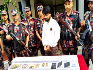 যশোরে স্বর্ণ ও বৈদেশিক মুদ্রাসহ ভারতীয় নাগরিক আটক