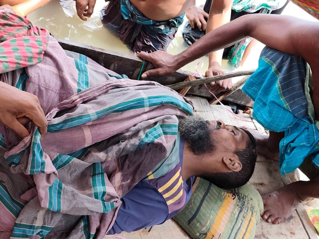 সুন্দরবনে বনবিভাগের ছোড়া গুলিতে কাঁকড়া আহরণকারী জেলের মৃত্যু