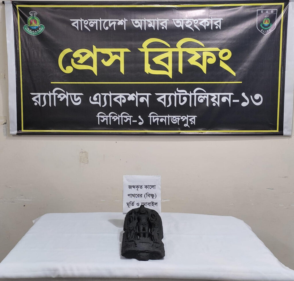 দিনাজপুরে বিষ্ণুমূর্তি উদ্ধারসহ আটক ২