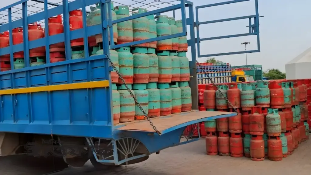 এলপি গ্যাসের দাম কমলো ৫৫ টাকা