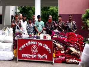 প্রধানমন্ত্রীর ত্রাণ তহবিলে পণ্য পাঠানোর আড়ালে পাচারের সময় তিন কোটি টাকার মালামাল উদ্ধারসহ আটক-৩