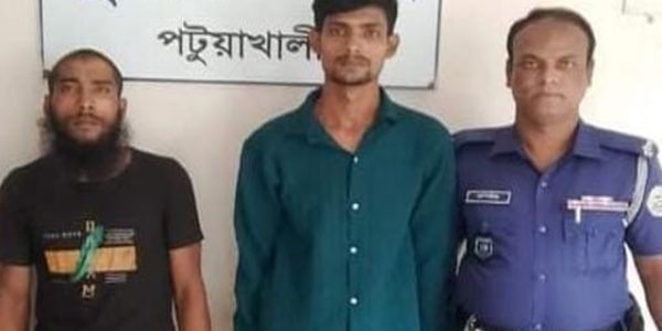 দুমকিতে পুলিশের হাতে গাঁজাসহ দুই যুবক আটক